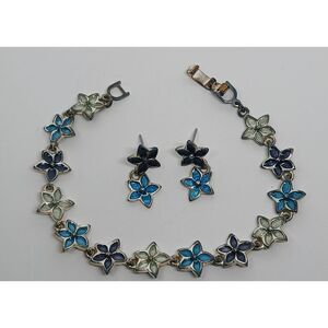 Necklace and earrings set